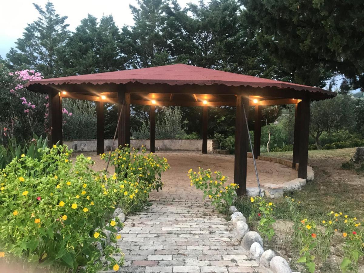 Hotel Lo Smeraldo Roccavivara 外观 照片