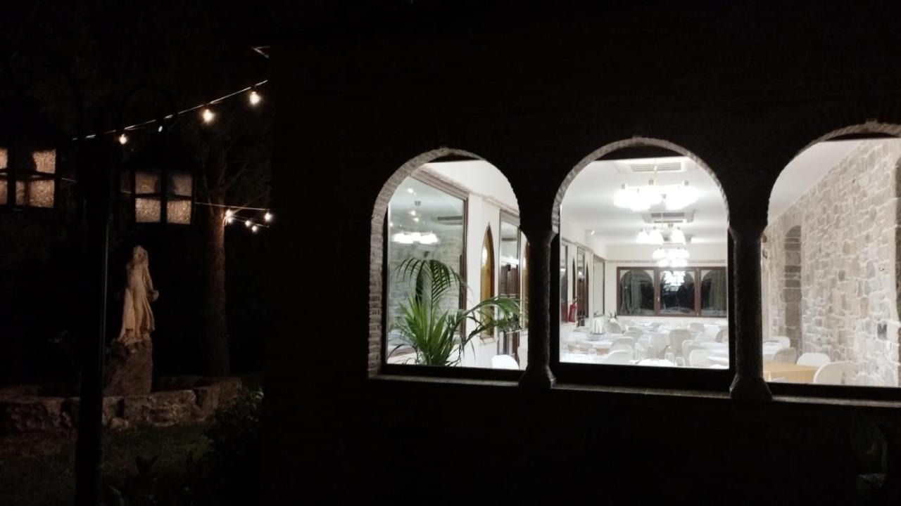 Hotel Lo Smeraldo Roccavivara 外观 照片