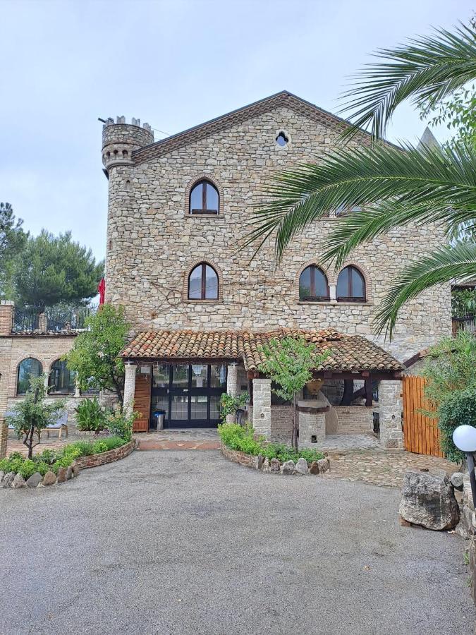 Hotel Lo Smeraldo Roccavivara 外观 照片