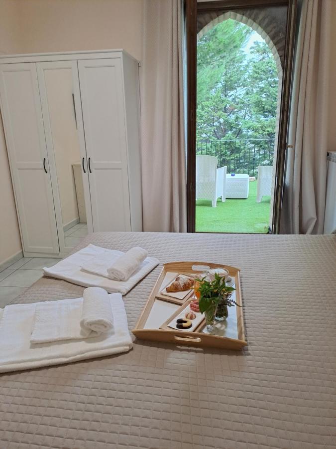 Hotel Lo Smeraldo Roccavivara 外观 照片