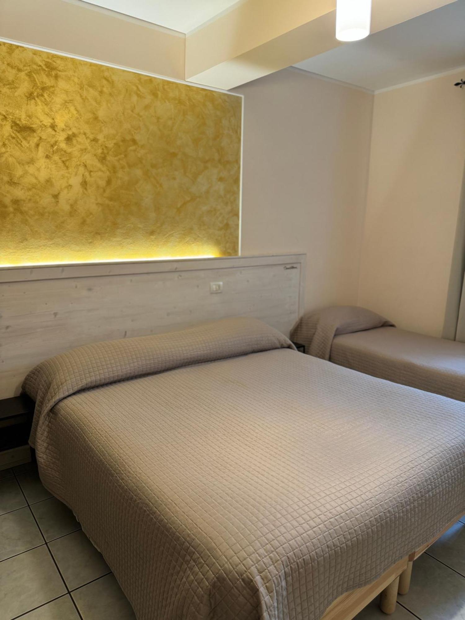 Hotel Lo Smeraldo Roccavivara 外观 照片