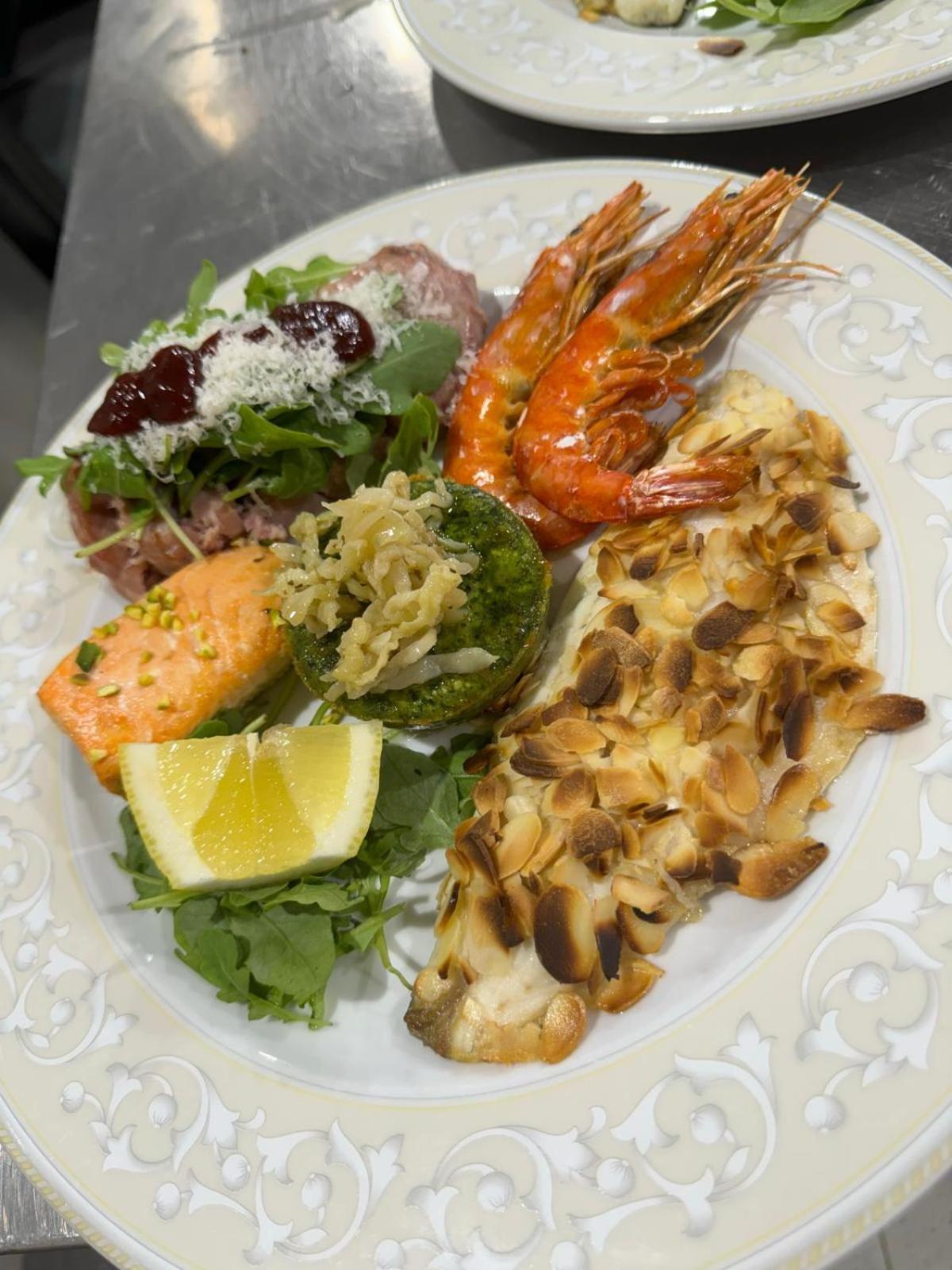 Hotel Lo Smeraldo Roccavivara 外观 照片